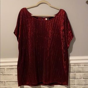 New York Collection shimmery short sleeve top